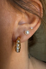 Indlæs billede til gallerivisning AND COPENHAGEN Pearl Crossaint Øreringe
