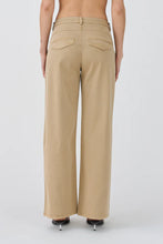 Indlæs billede til gallerivisning IVY COPENHAGEN Karmey Chino Wide Pant Khaki
