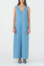 Indlæs billede til gallerivisning IVY COPENHAGEN Uta Distressed Maxi Dress Wash Mid Blue
