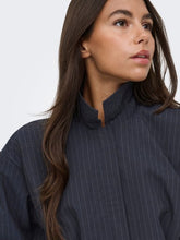 Indlæs billede til gallerivisning JDY Megan Bomber Shacket Navy
