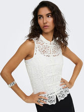 Indlæs billede til gallerivisning JDY Isolde Buttons Lace Top Cloud Dancer
