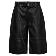 Indlæs billede til gallerivisning HAUTE L'AMITIÉ Leather Bermuda Shorts Black
