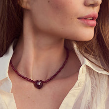 Indlæs billede til gallerivisning MAANESTEN Maroon Heart Necklace
