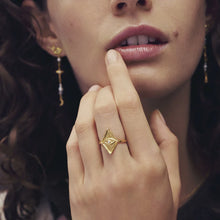 Indlæs billede til gallerivisning MAANESTEN Harlekin Ring
