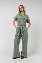 Indlæs billede til gallerivisning LOLLYS LAUNDRY Mathilde Jumpsuit SS Dusty Green
