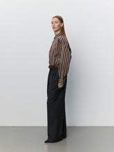 Indlæs billede til gallerivisning SOFIE SCHNOOR Mercy Striped Oversize Shirt Brown Striped
