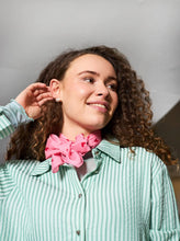 Indlæs billede til gallerivisning BLACK COLOUR Bcclaudine Mini Scarf Pink Red
