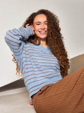 Indlæs billede til gallerivisning BLACK COLOUR Bcdell Striped V-neck Jumper Light Blue
