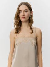 Indlæs billede til gallerivisning SOFIE SCHNOOR Virasw Lace Top Feather
