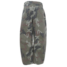 Indlæs billede til gallerivisning BLACK COLOUR Bcaila Barrel Pant Army Camouflage
