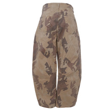 Indlæs billede til gallerivisning BLACK COLOUR Bcaila Barrel Pant Brown Camouflage

