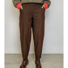 Indlæs billede til gallerivisning BLACK COLOUR Bcbeverly Barrel Pant Hazelnut
