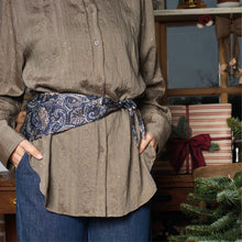 Indlæs billede til gallerivisning BLACK COLOUR Bcfenella Mini Scarf Double Layer Navy Paisley
