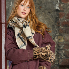 Indlæs billede til gallerivisning BLACK COLOUR Bcleoni Chequered Scarf Creme
