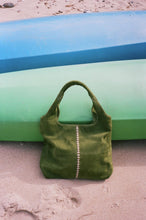 Indlæs billede til gallerivisning BECK SÖNDERGAARD Suede Clea Crochet Bag Banana Palm Green
