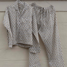 Indlæs billede til gallerivisning CRAFT SISTERS Pyjamas Blockprint Beige Flower
