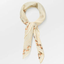 Indlæs billede til gallerivisning BECK SÖNDERGAARD Brombeere Cotta Scarf Birch White
