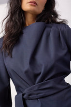 Indlæs billede til gallerivisning CO' COUTURE Luna Tie Blouse Navy

