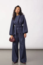 Indlæs billede til gallerivisning CO' COUTURE Luna Pleat Pant Navy
