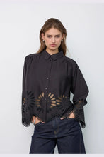 Indlæs billede til gallerivisning CO' COUTURE Melise Emb Shirt Black

