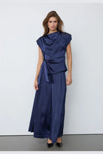 Indlæs billede til gallerivisning CO' COUTURE Safira Pleat Top Navy
