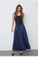 Indlæs billede til gallerivisning CO' COUTURE Safira Skirt Pant Navy
