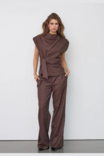 Indlæs billede til gallerivisning CO' COUTURE Sina Pin Pleat Top Dark Brown
