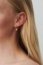 Indlæs billede til gallerivisning PERNILLE CORYDON Heart Huggies
