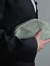 Indlæs billede til gallerivisning PICO COPENHAGEN Small Shelly Clutch Sage Glitter
