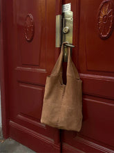 Indlæs billede til gallerivisning BECK SÖNDERGAARD Suede Demi Bag Brown

