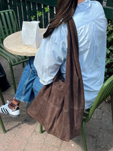 Indlæs billede til gallerivisning BECK SÖNDERGAARD Suede Dalliea Bag Hot Fudge Brown
