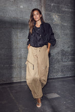 Indlæs billede til gallerivisning HAUTE L'AMITIE Air Zip Pant Walnut

