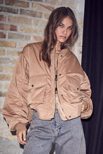 Indlæs billede til gallerivisning HAUTE L'AMITIE Bailey Zipper Bomber Dessert
