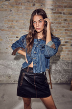Indlæs billede til gallerivisning HAUTE L'AMITIE Denize Crop Denim Jacket Denim Blue
