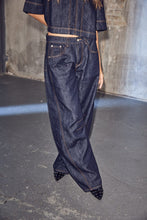 Indlæs billede til gallerivisning HAUTE L'AMITIÉ Barrel Jeans Unwashed Denim
