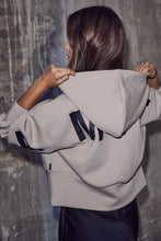 Indlæs billede til gallerivisning HAUTE L'AMITIE Maxi Split Zip Hoodie Beige
