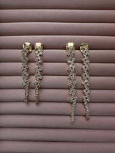 Indlæs billede til gallerivisning PICO COPENHAGEN Claire Crystal Long Studs (guld/sølv)
