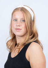 Indlæs billede til gallerivisning SUI AVA Floral Broderie Twist Headband White

