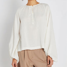 Indlæs billede til gallerivisning HEARTMADE Mirla Blouse Off White
