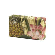 Indlæs billede til gallerivisning KEW GARDENS Pineapple &amp; Pink Lotus Soap 240 g
