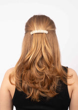 Indlæs billede til gallerivisning SUI AVA Curved Bone Clip Ivory
