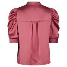 Indlæs billede til gallerivisning NEO NOIR Roella Heavy Sateen Blouse Cherry Pink
