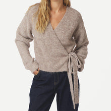Indlæs billede til gallerivisning NEO NOIR Ronia Fluffy Wrap Knit Cardigan Beige Melange
