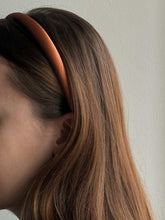 Indlæs billede til gallerivisning PICO COPENHAGEN Silk Headband Taupe
