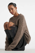 Indlæs billede til gallerivisning O&#39;TAY Oda Sweater Coffee
