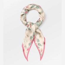 Indlæs billede til gallerivisning BECK SÖNDERGAARD Tapelia Triangle Sia Scarf Summer Sand
